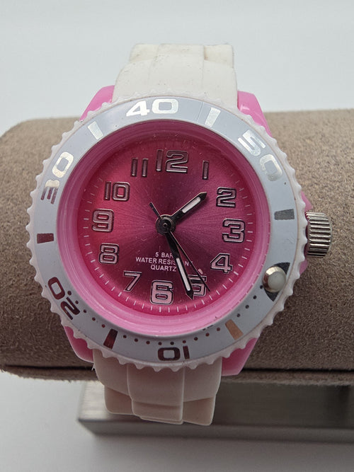 Damen Sportuhr Pink Weiß – Quarz – 5 BAR – Silikonarmband
