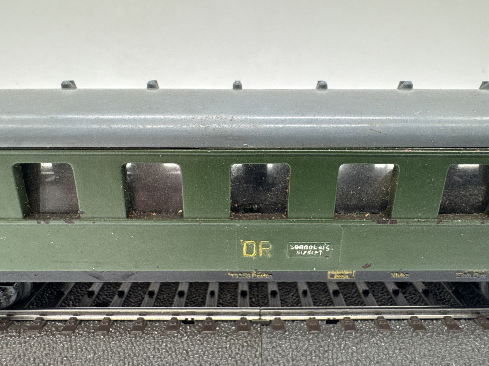 Piko Spur H0 18350 Personenwagen der DR Grün #66