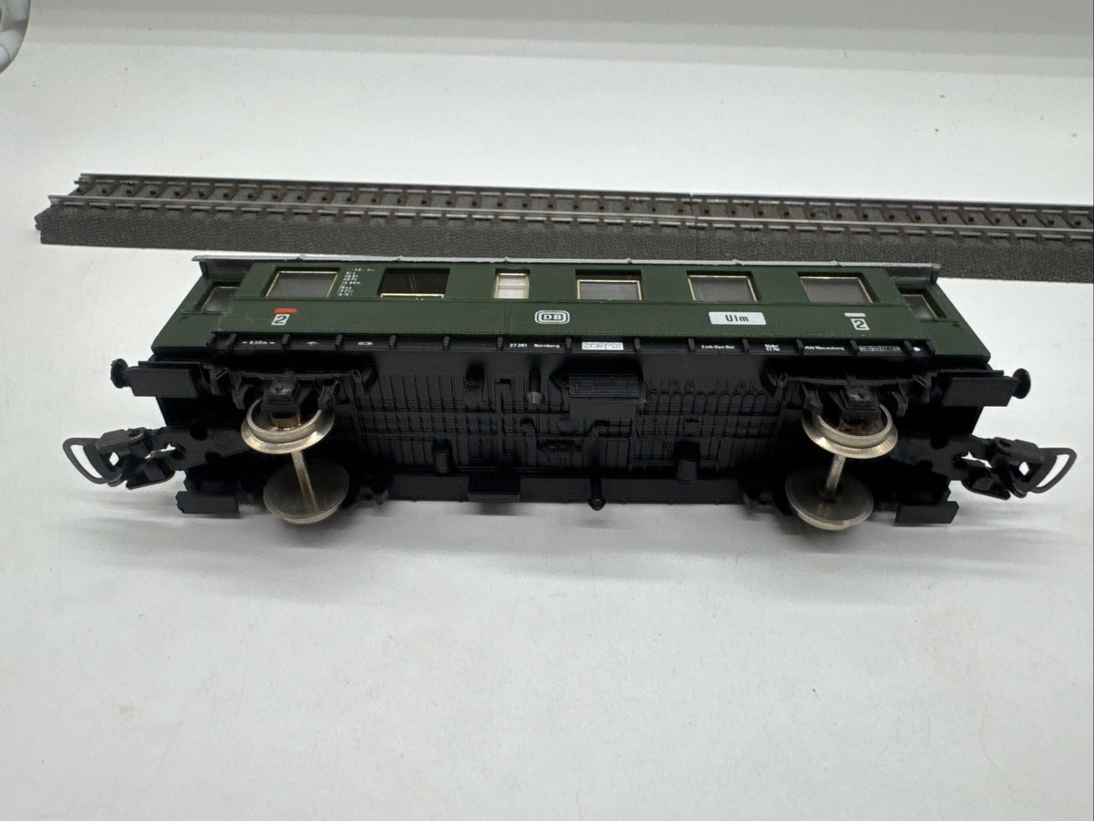 Lima H0 Personenwagen  Ulm 2. Kl. der DB grün 2-Achser 27261 #156