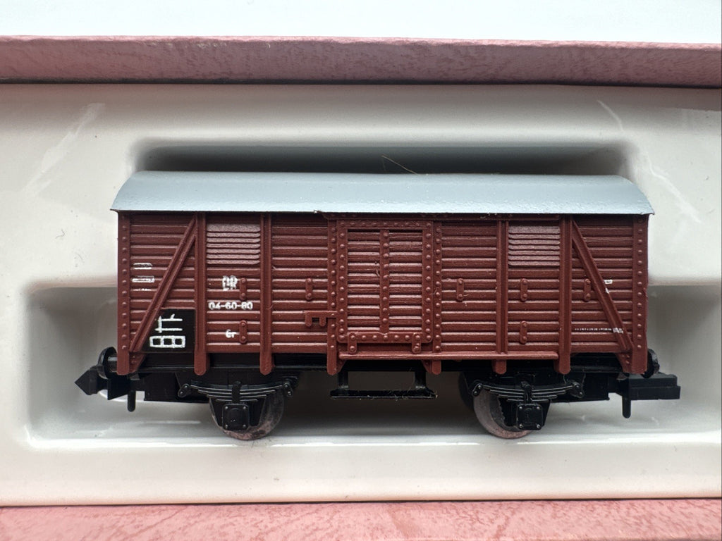 Piko gedeckter Güterwagen Braun Spur N DR Tonnendach 5/4126-010