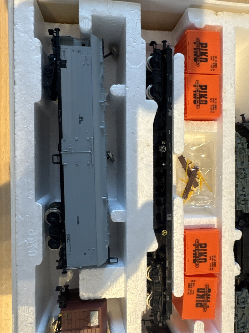 PIKO H0 DDR Zugpackung 5/0746-000 Set Diesellok BR 130 005-2 + 4 Wagen-Neuwertig