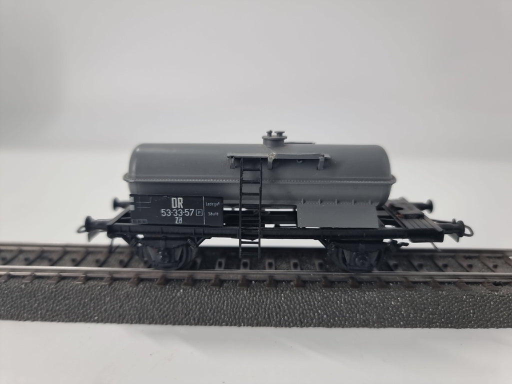 Schicht Kesselwagen der DR  53-33-57 Zd  H0
