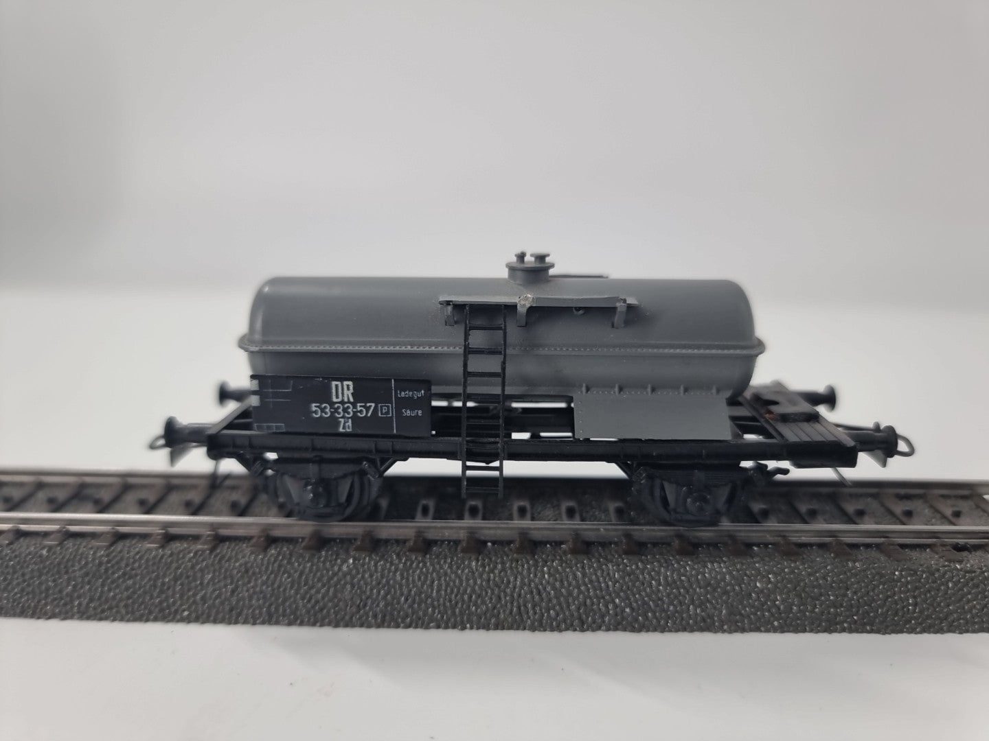 Schicht Kesselwagen der DR  53-33-57 Zd  H0
