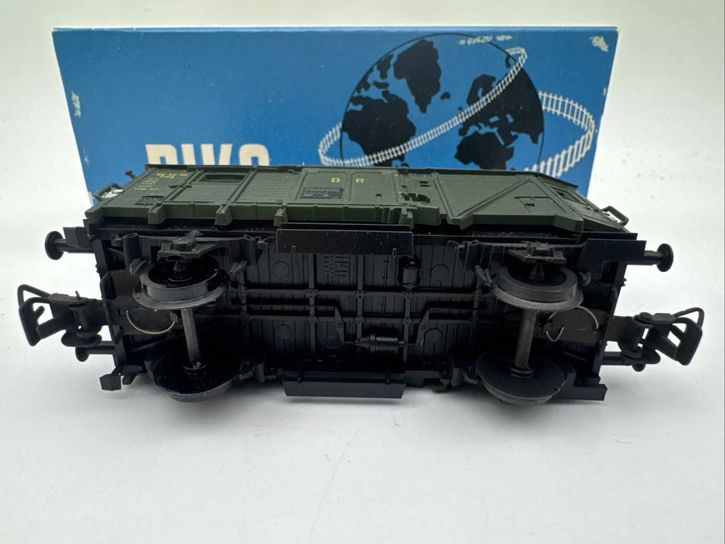Piko Güterwagen ME 143-01 grün gedeckt