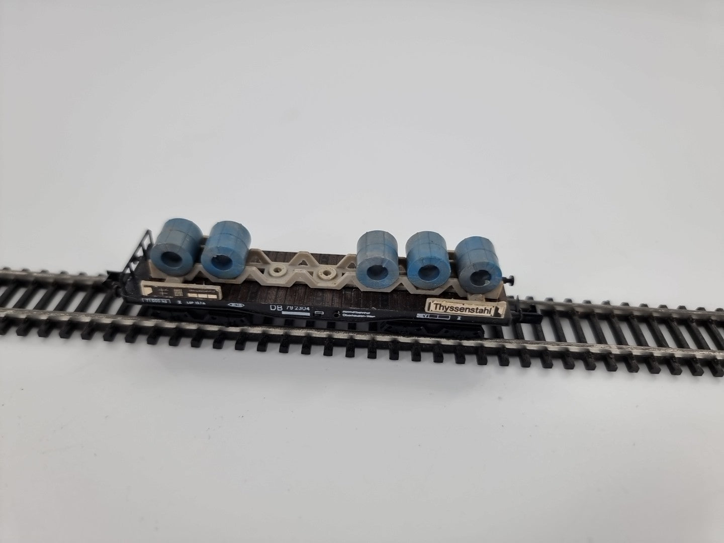 Arnold N Bausatz Schwerlastwagen "Thyssenstahl" mit Ladung 