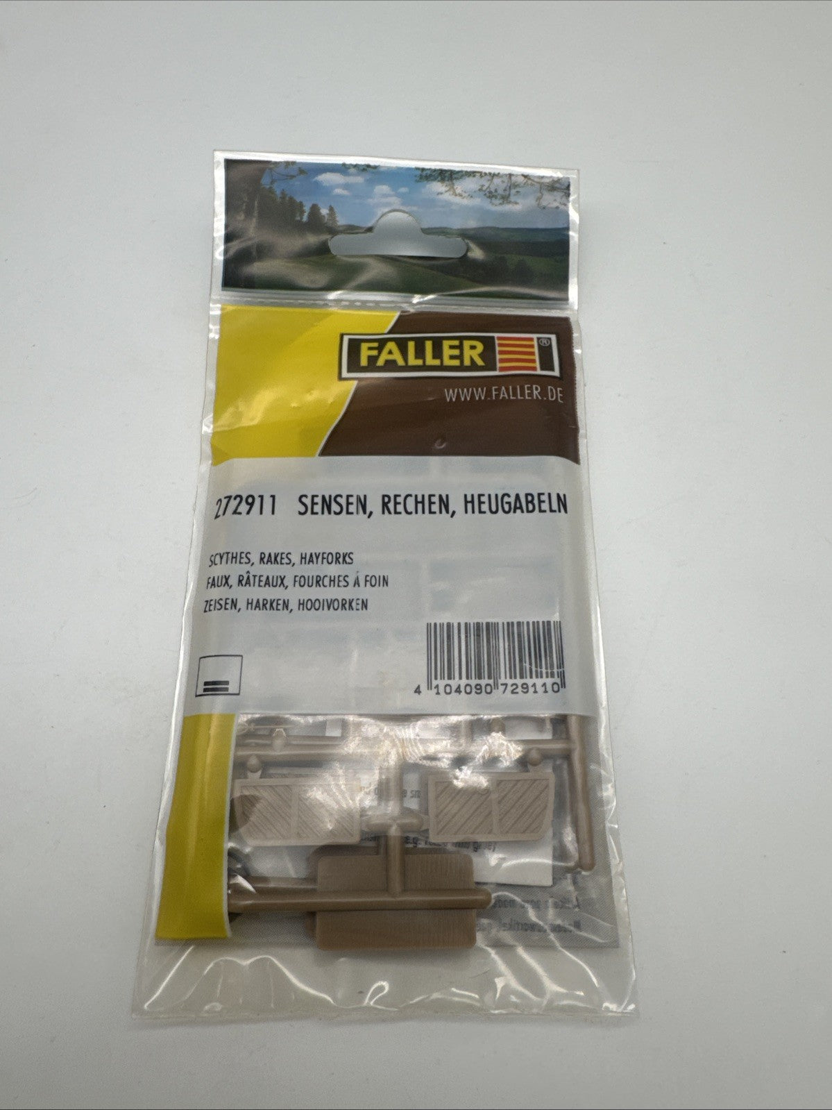 Faller 272911 Sensen, Rechen, Heugabeln,  N, OVP