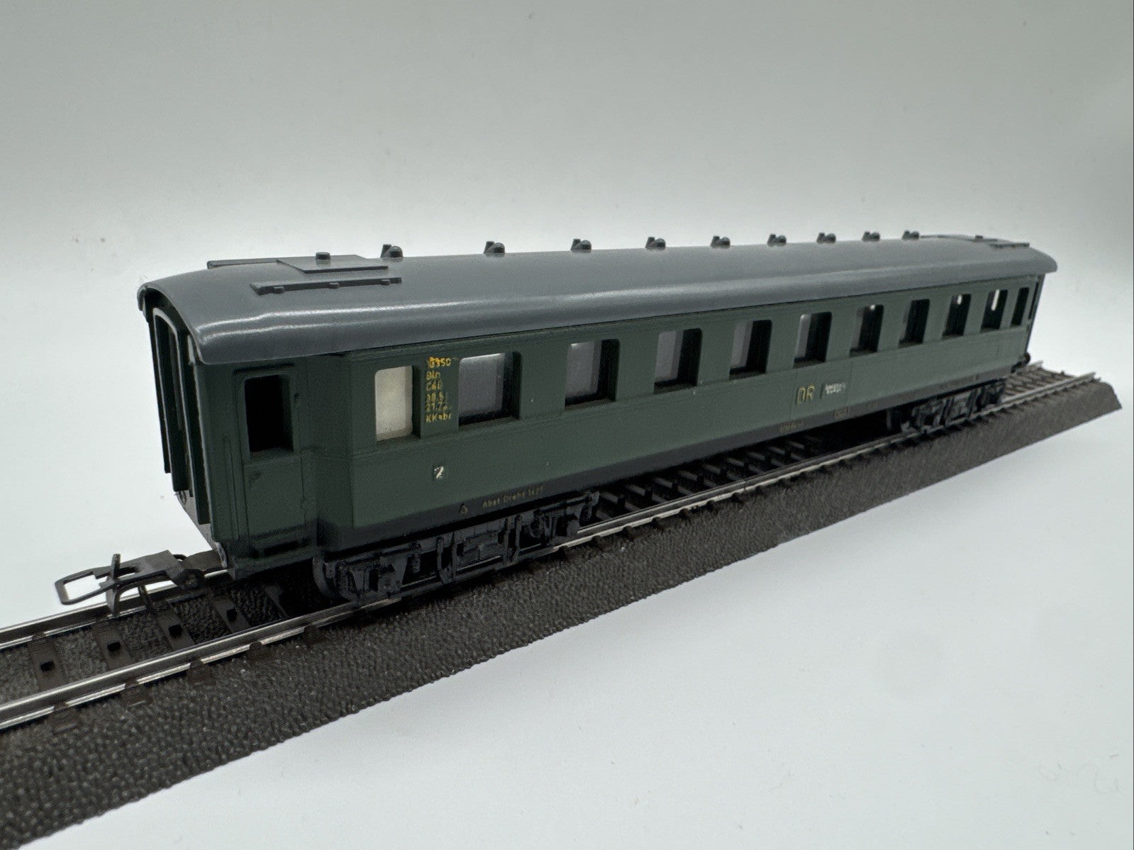 Piko Spur H0 18350 Personenwagen der DR Grün #67