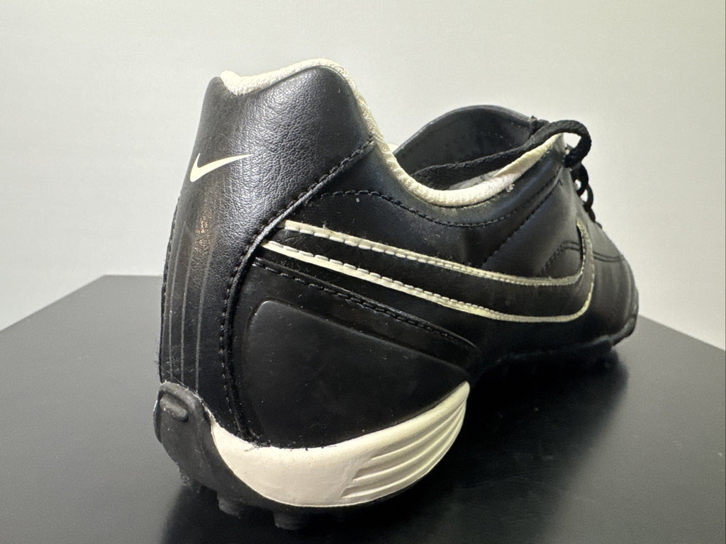 Nike Tiempo Gr. 37,5 Jungen Fußballschuh 