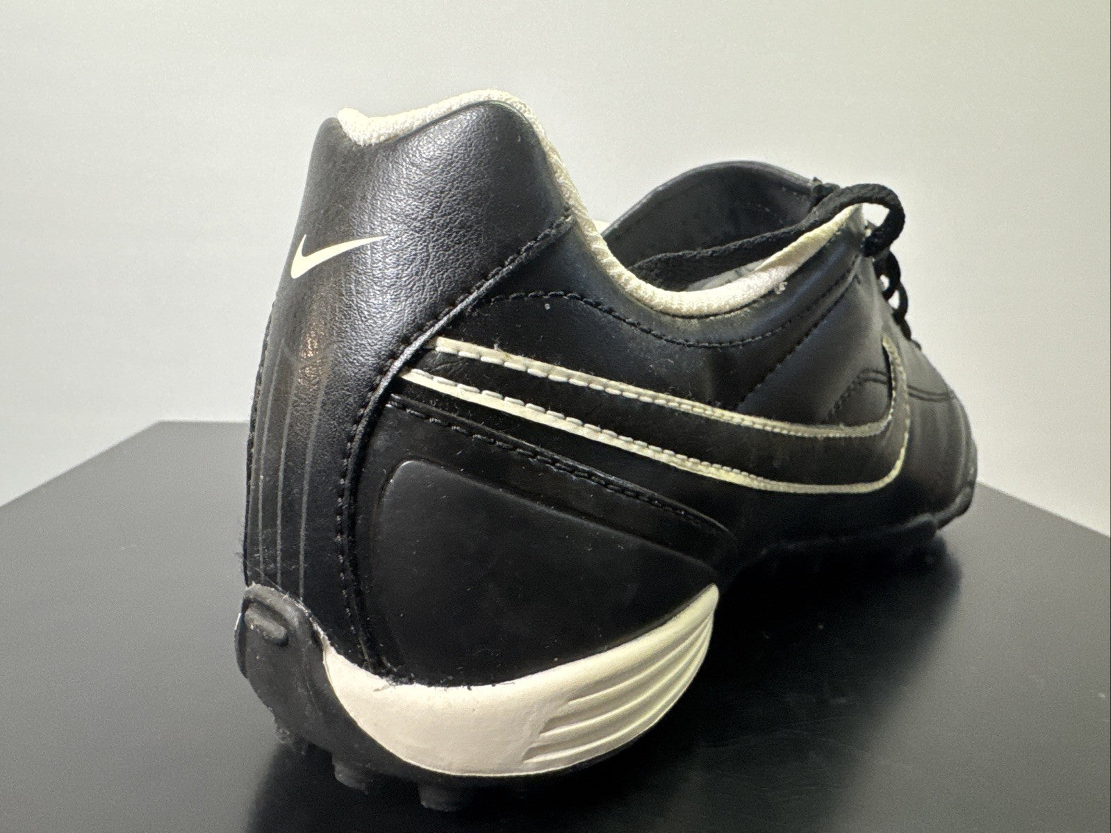 Nike Tiempo Gr. 37,5 Jungen Fußballschuh 