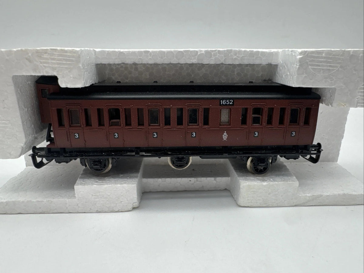 TT - BTTB  3achs. Oldtimer-Personenwagen 1652 mit Bremserhaus, braun  (3104)