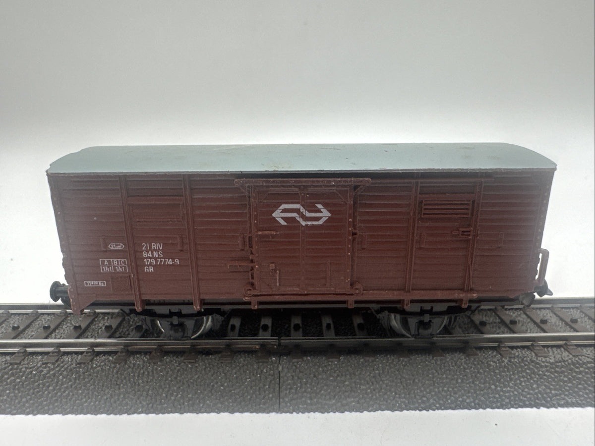 Piko Geschlossener Güterwagen - NS 179 7774-9 - GB - braun - H0 #593