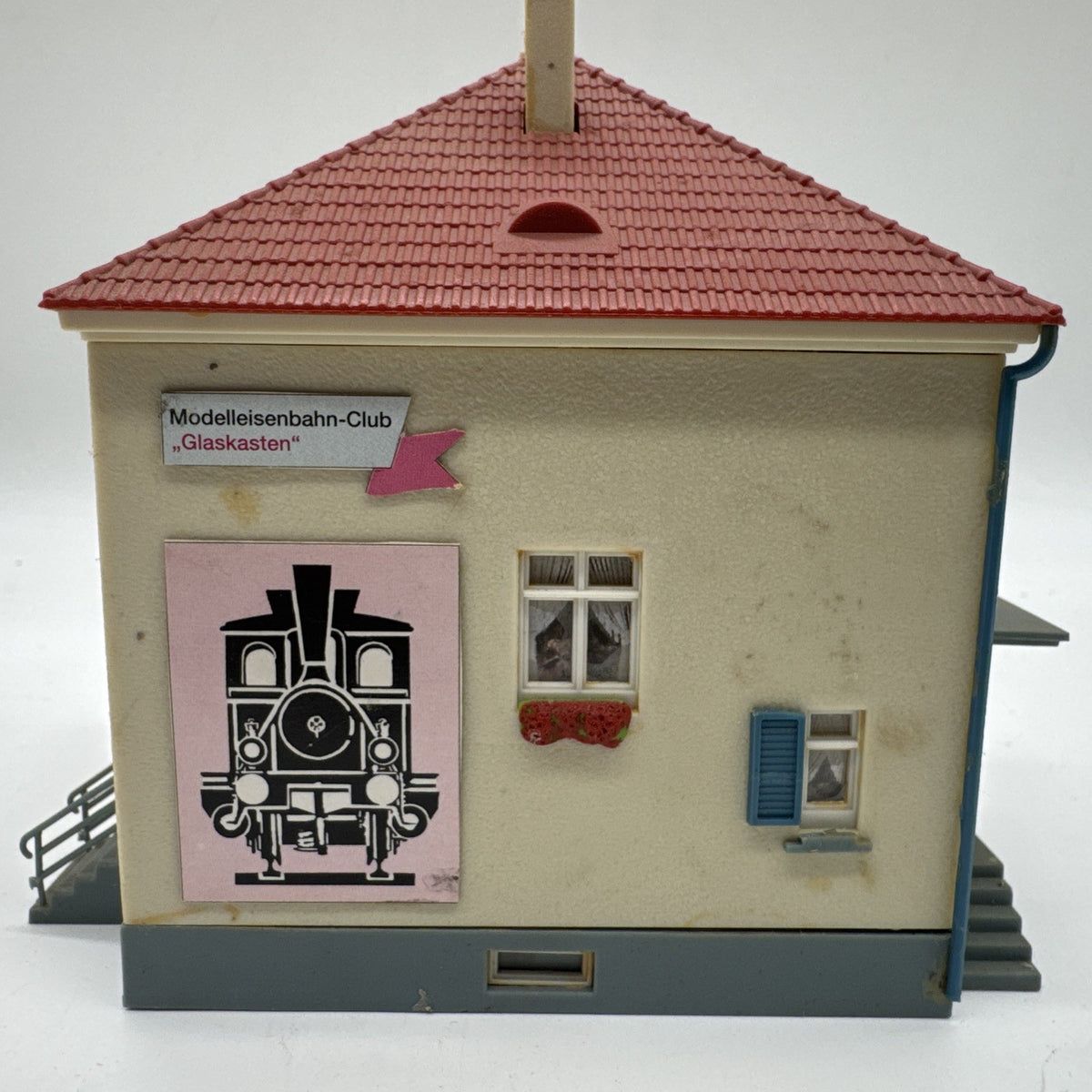 H0 Modelleisenbahn Club Glaskasten Fertig Gebaut Wohnhaus #745