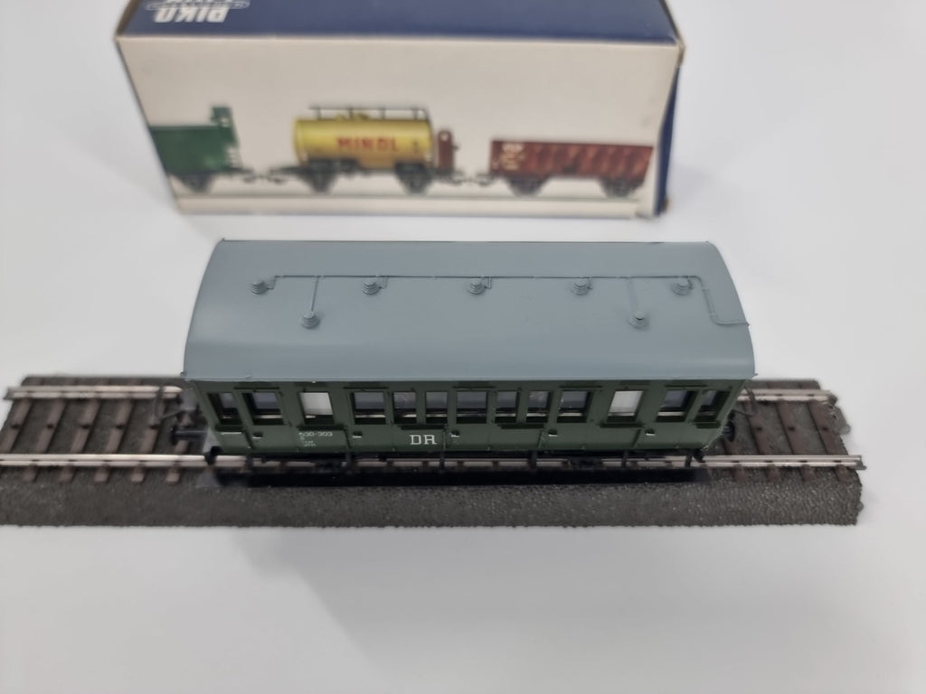 Piko Personenwagen 530-303 grün zweiachsig 1:87 H0 -neuwertig In OVP-