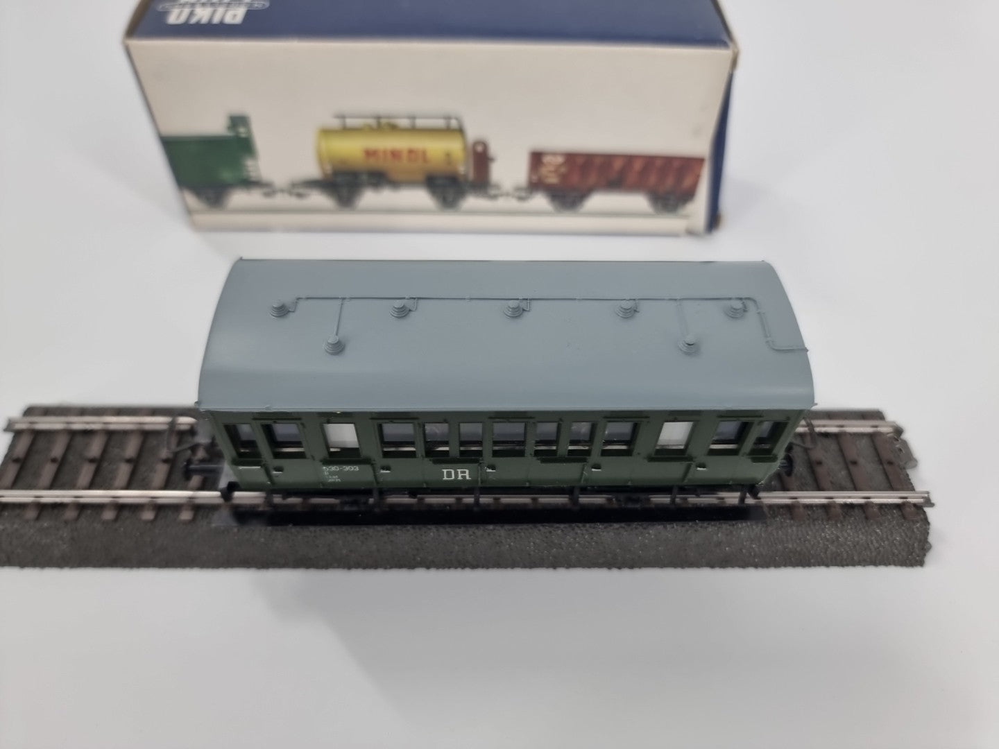 Piko Personenwagen 530-303 grün zweiachsig 1:87 H0 -neuwertig In OVP-