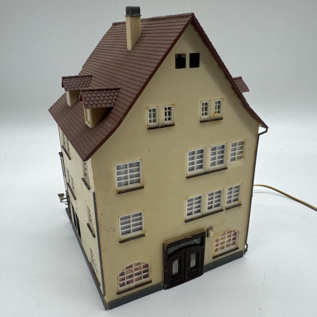K23 Faller Basis 421  Stadthaus mit Fachwerk aus Anlagenabbau Mit Licht #752