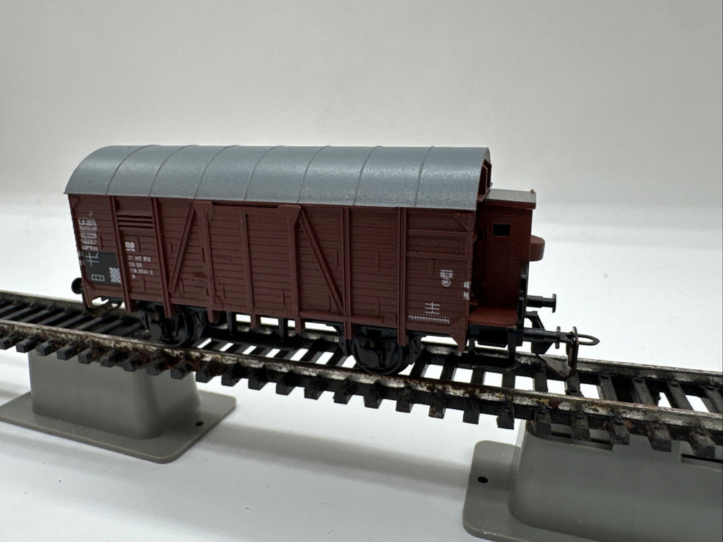 BTTB TT gedeckter Güterwagen mit Bremserhaus116 3025-2 DR #102