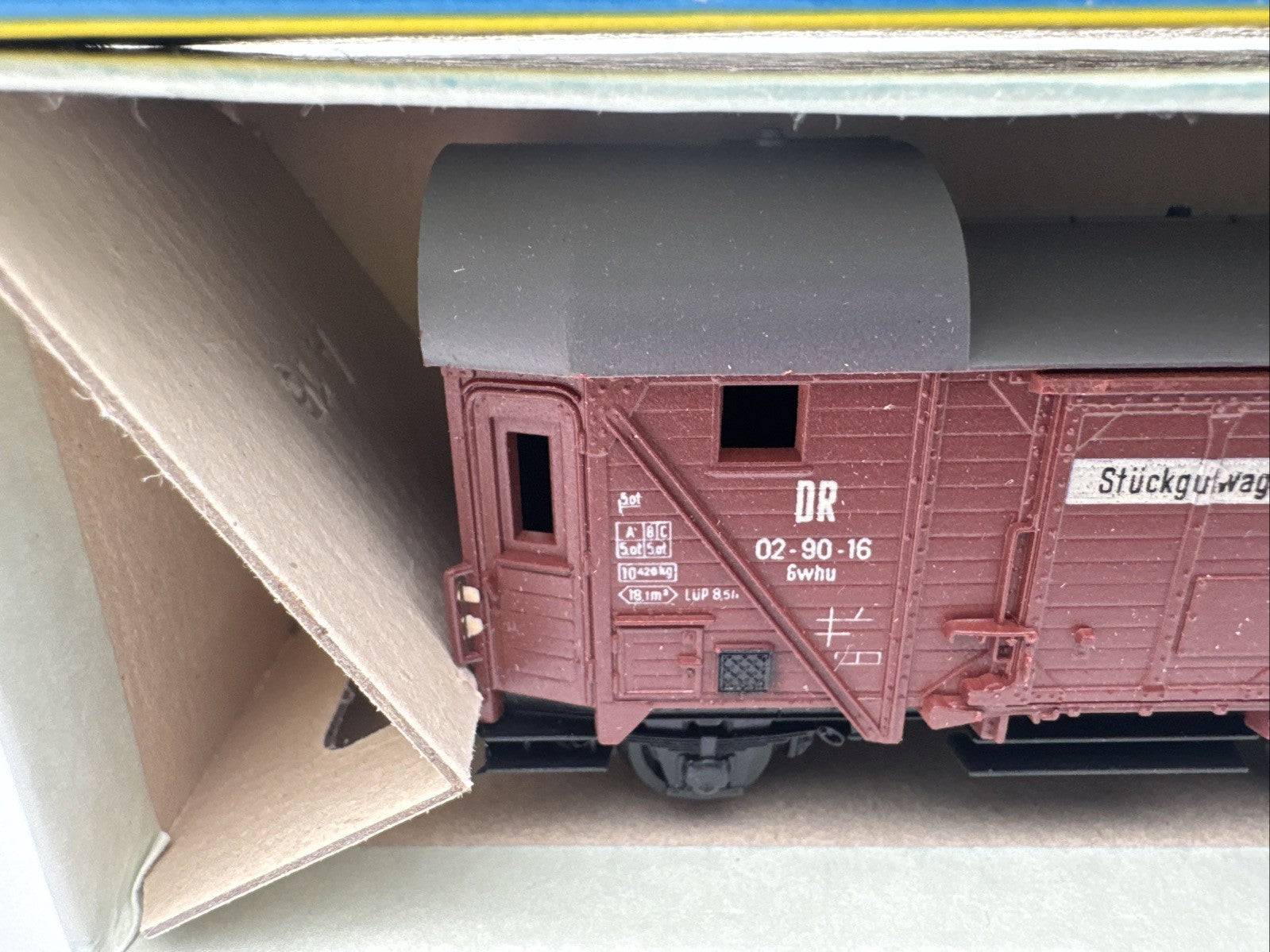 Piko Güterwagen Stückgut Gedeckt Braun ME 143-015