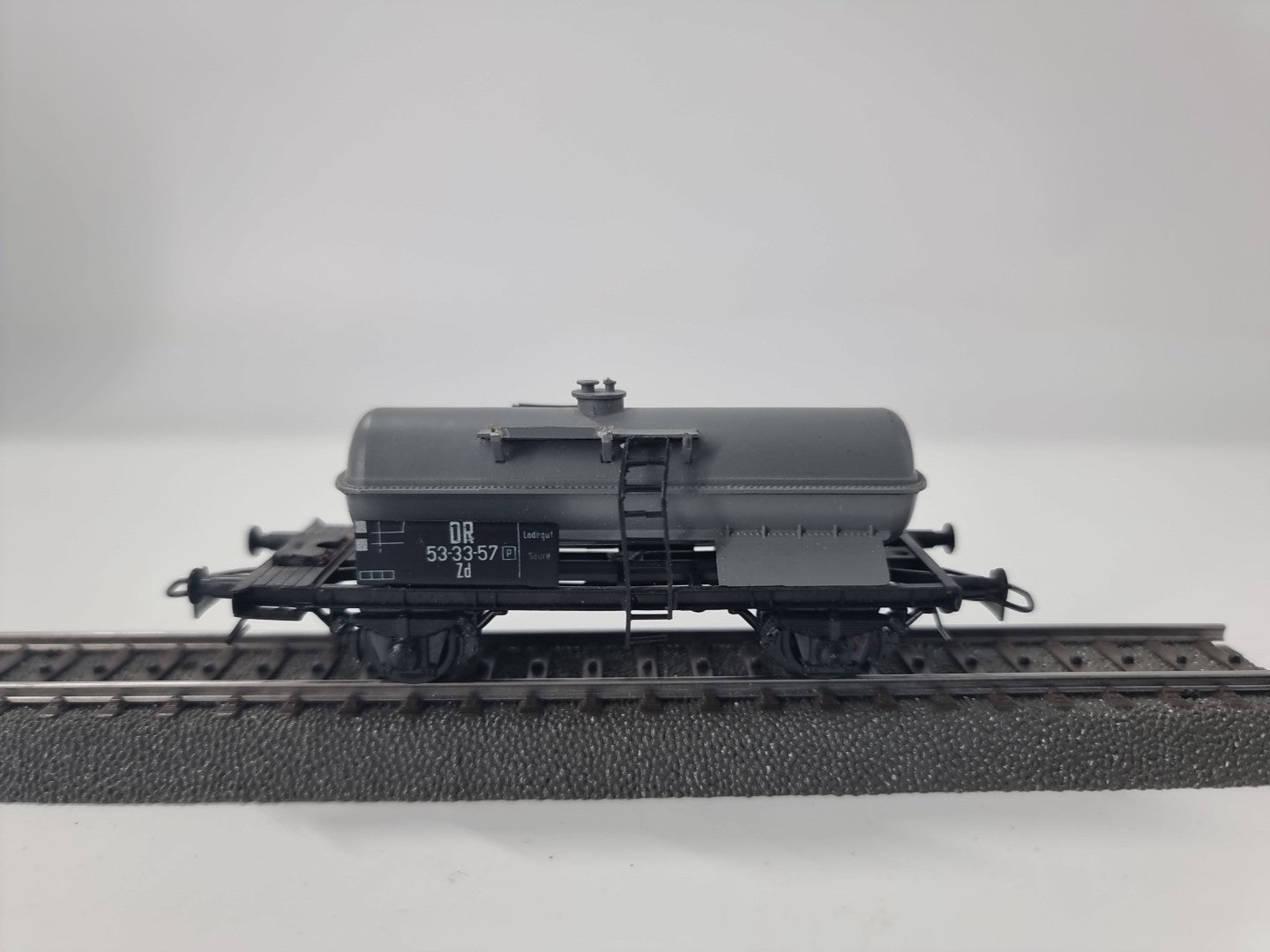 Schicht Kesselwagen der DR  53-33-57 Zd  H0