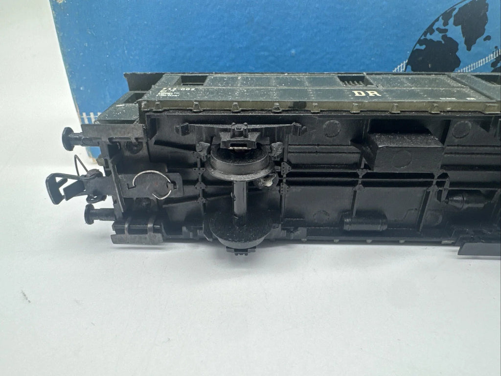 Spur H0 1:87 DDR PIKO Reisezug-Packwagen DR grün Modellbahn