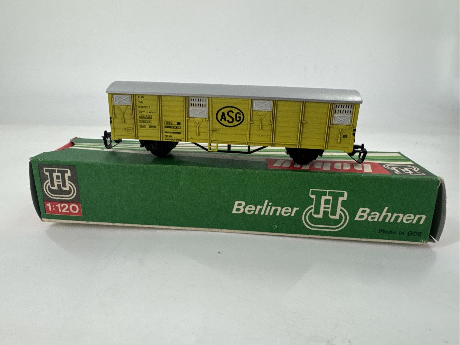 BTTB 4152 TT SJ gedeckter Güterwagen in gelb ASG/Top Zustand mit Metallräder