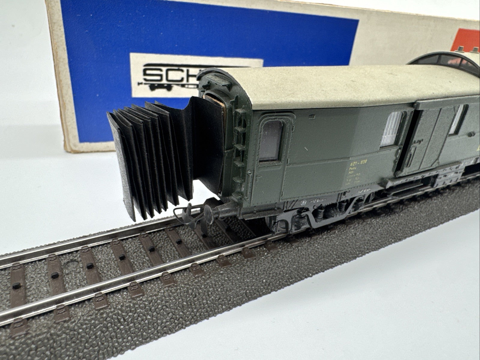 Schicht H0 Gepäckwagen DR 621-038