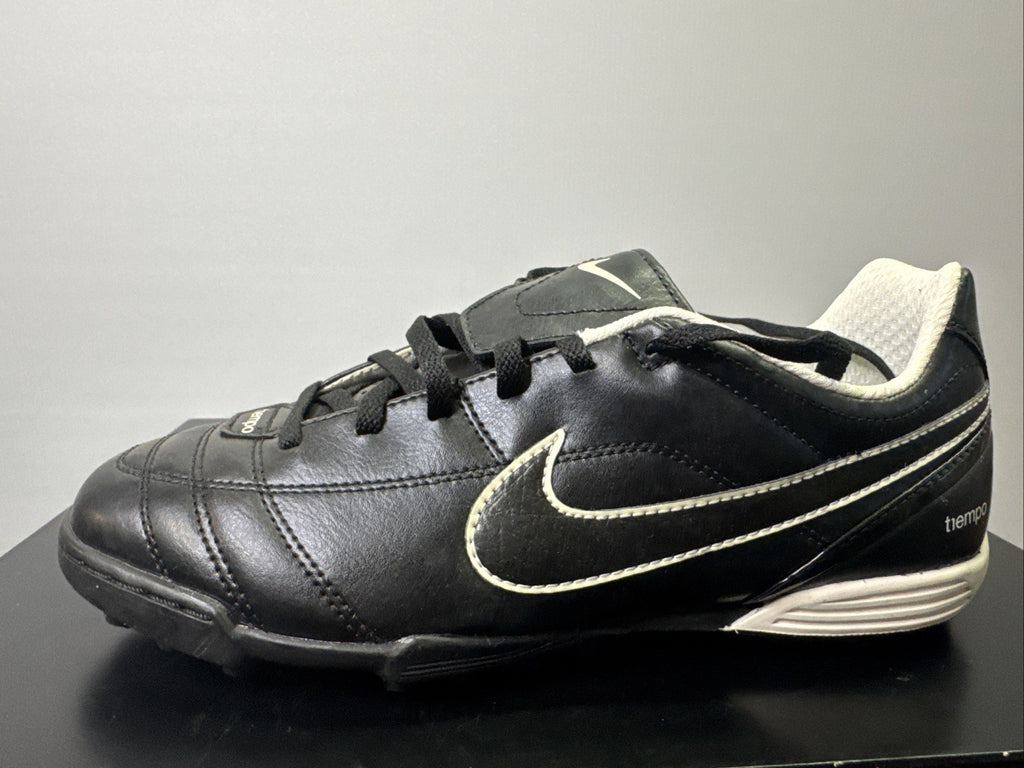 Nike Tiempo Gr. 33 Jungen Fußballschuh