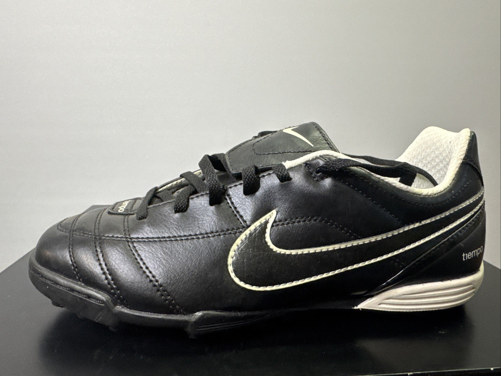 Nike Tiempo Gr. 33 Jungen Fußballschuh