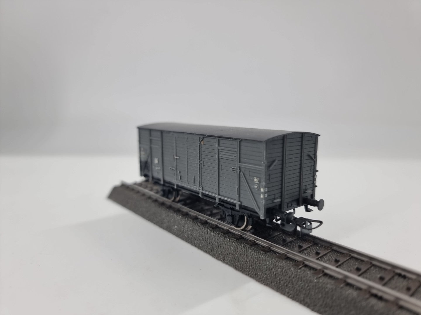PIKO gedeckter Güterwagen grau DR 03-48-77 G