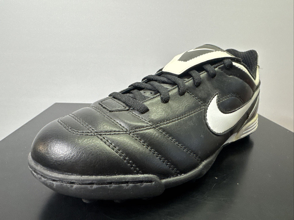 Nike Tiempo Gr. 38,5 Jungen Fußballschuh