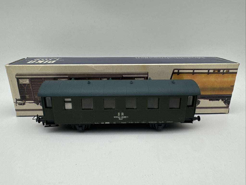 Piko H0 Personenwagen 505024 - 26588-4 - Baai - DR - grün H0 HO