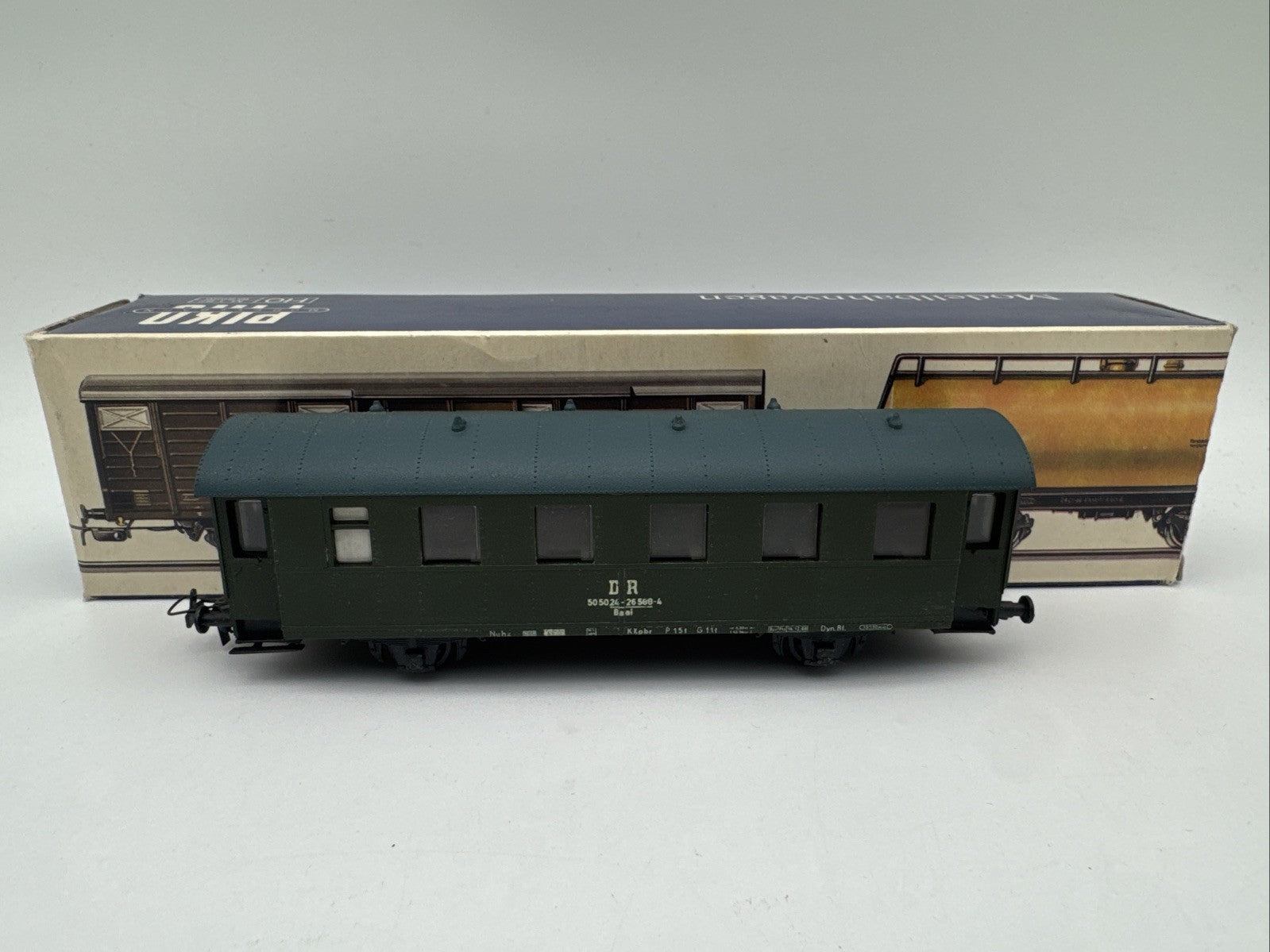Piko H0 Personenwagen 505024 - 26588-4 - Baai - DR - grün H0 HO