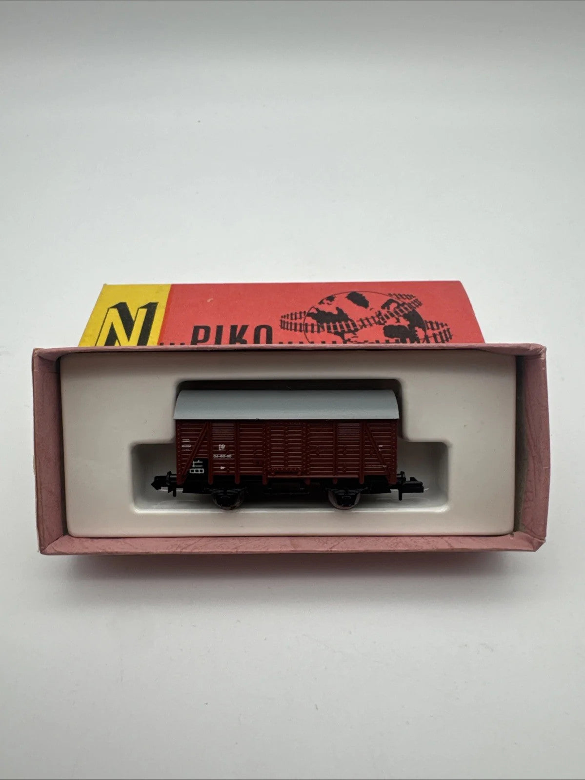 Piko gedeckter Güterwagen Braun Spur N DR Tonnendach 5/4126-010