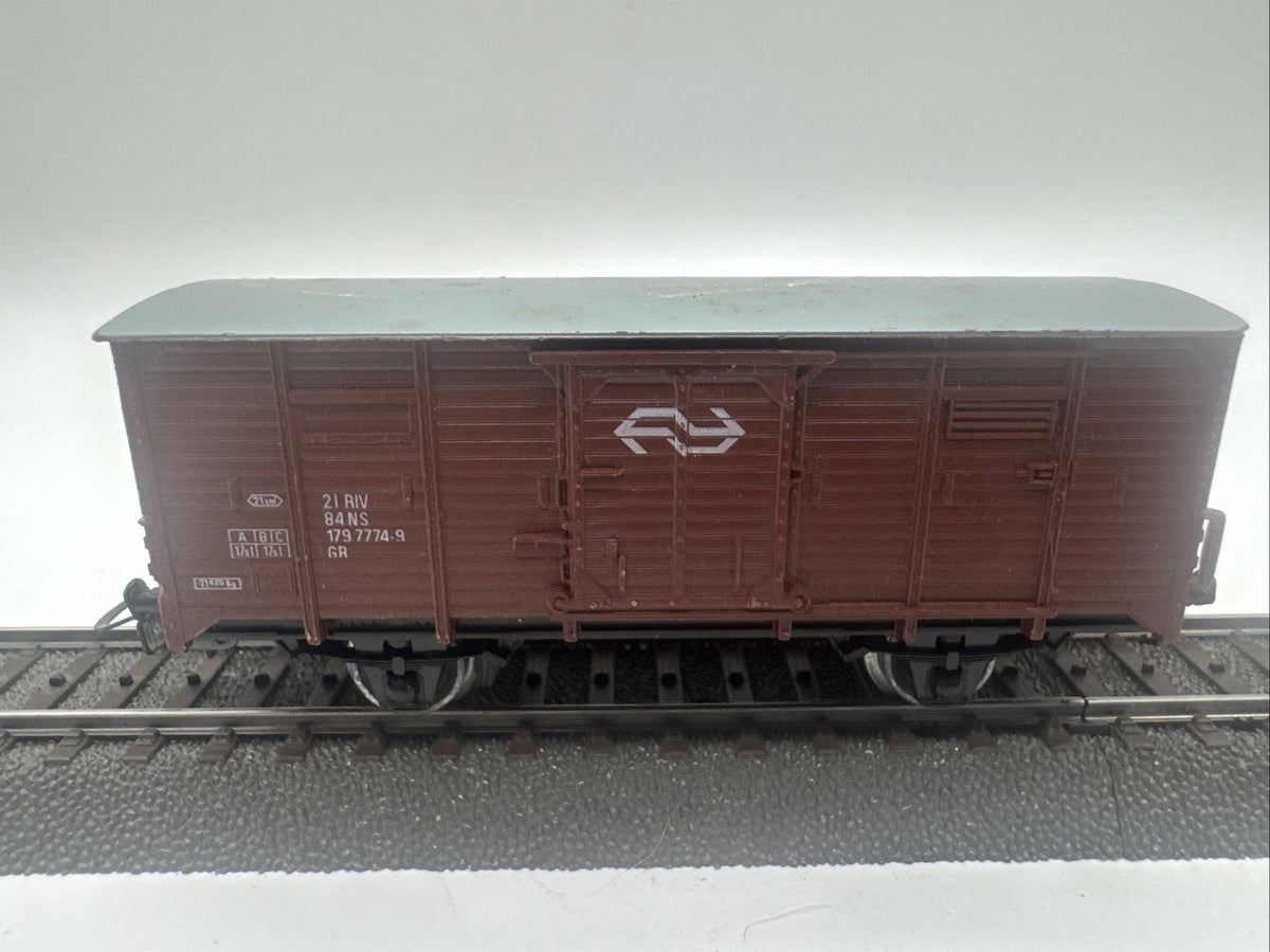 Piko Geschlossener Güterwagen - NS 179 7774-9 - GB - braun - H0 #593