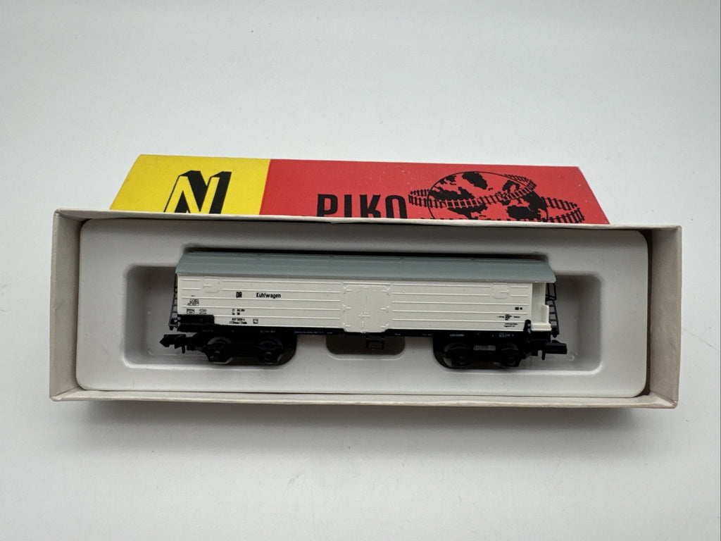 Piko N 5/4129-01 gedeckter Güterwagen Kühlwagen DR Top Zustand