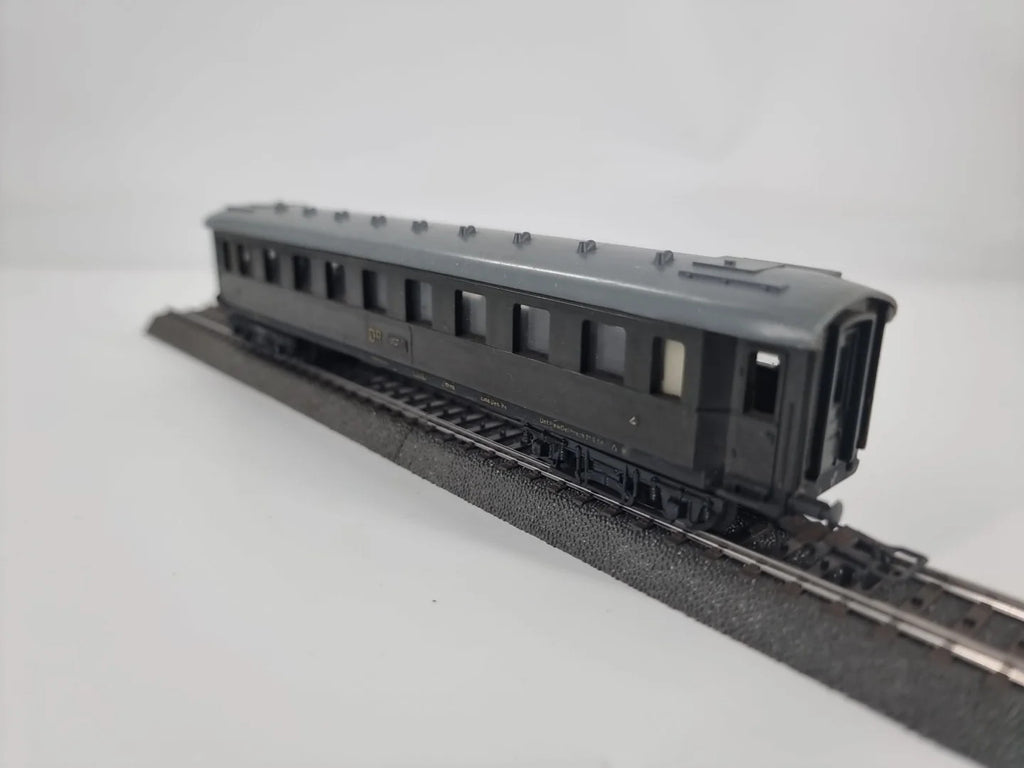 Piko Spur H0 18350 Personenwagen der DR Schwarz