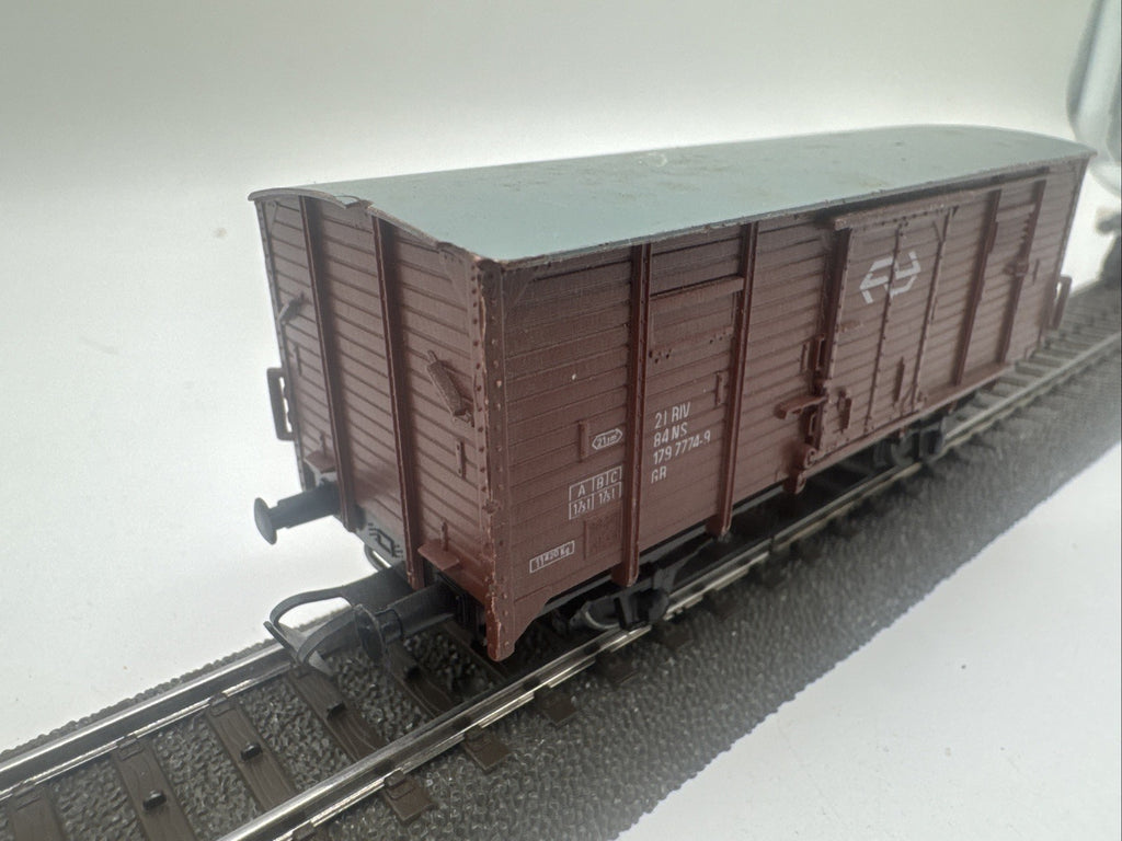 Piko Geschlossener Güterwagen - NS 179 7774-9 - GB - braun - H0 #593