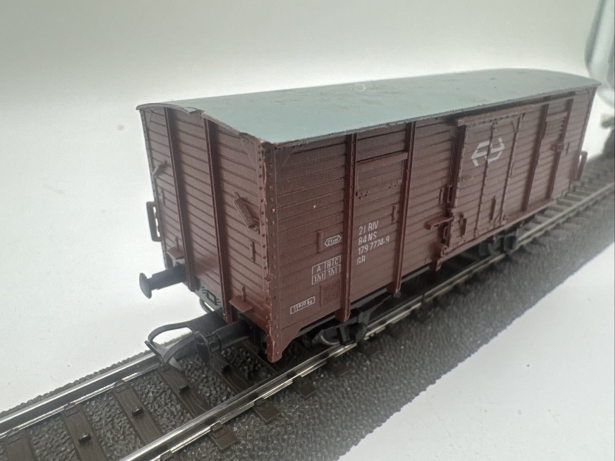 Piko Geschlossener Güterwagen - NS 179 7774-9 - GB - braun - H0 #593