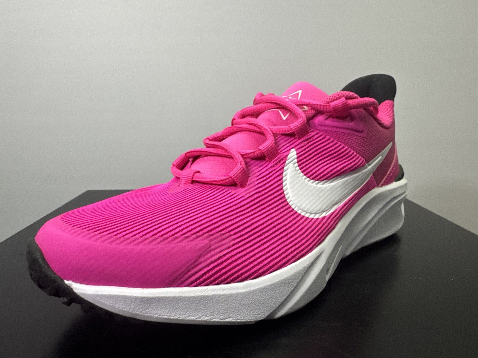 Nike Star Runner 4 Gr. 38 Damen Sneaker Laufschuh