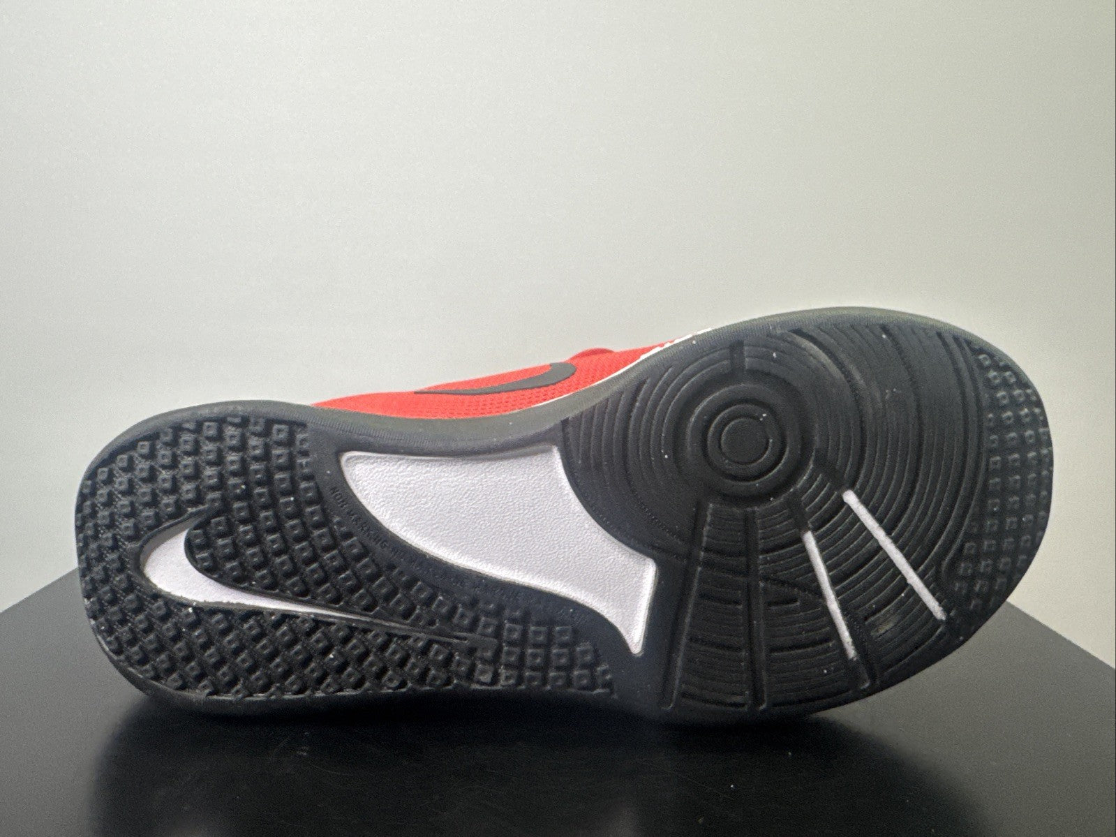 Nike Omni Multi Court Gr. 38 Sneaker Laufschuhe