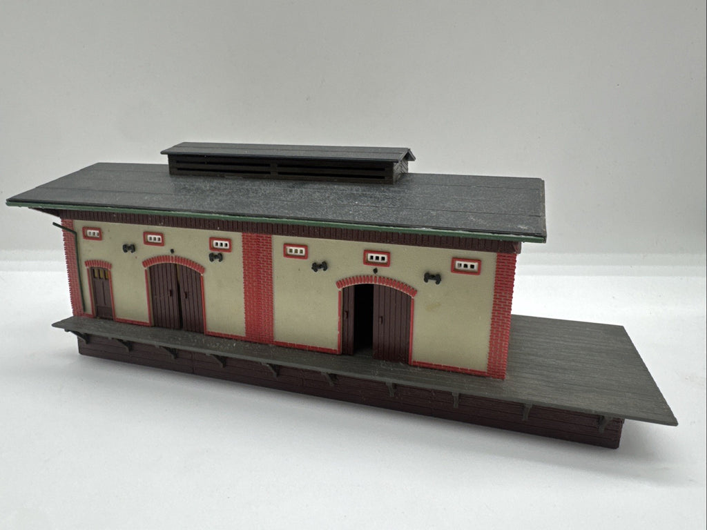 Vero H0 54 57310/129/0458 Güterabfertigung - 23 x 9,3 x 9,3 cm H0 HO 1:87