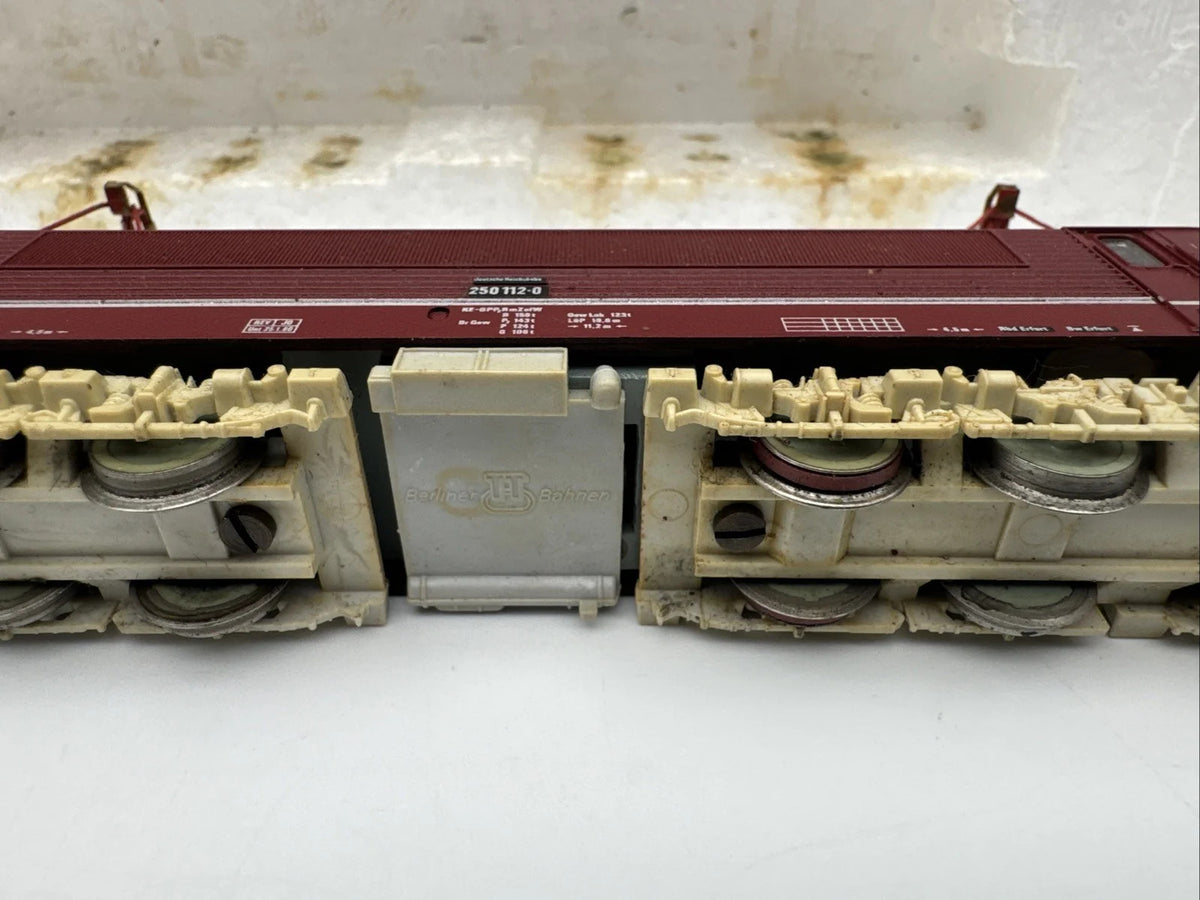 Berliner TT Bahnen TT 2330 E-Lok BR 250 112-0 DR Gleichstrom (Licht einseitig de