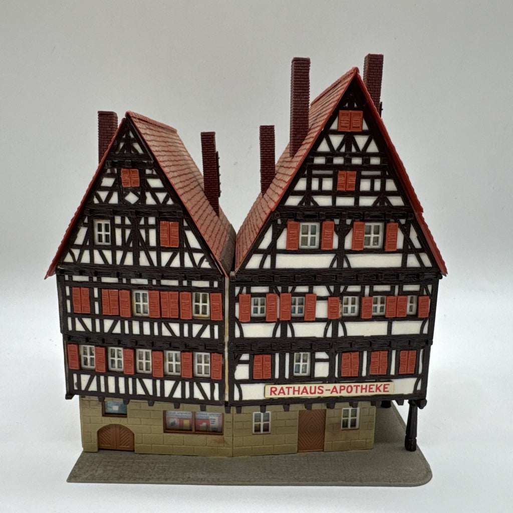 Kibri H0 B-8404/1 Fachwerk-Doppelhaus Rathaus-Apotheke Epoche III
