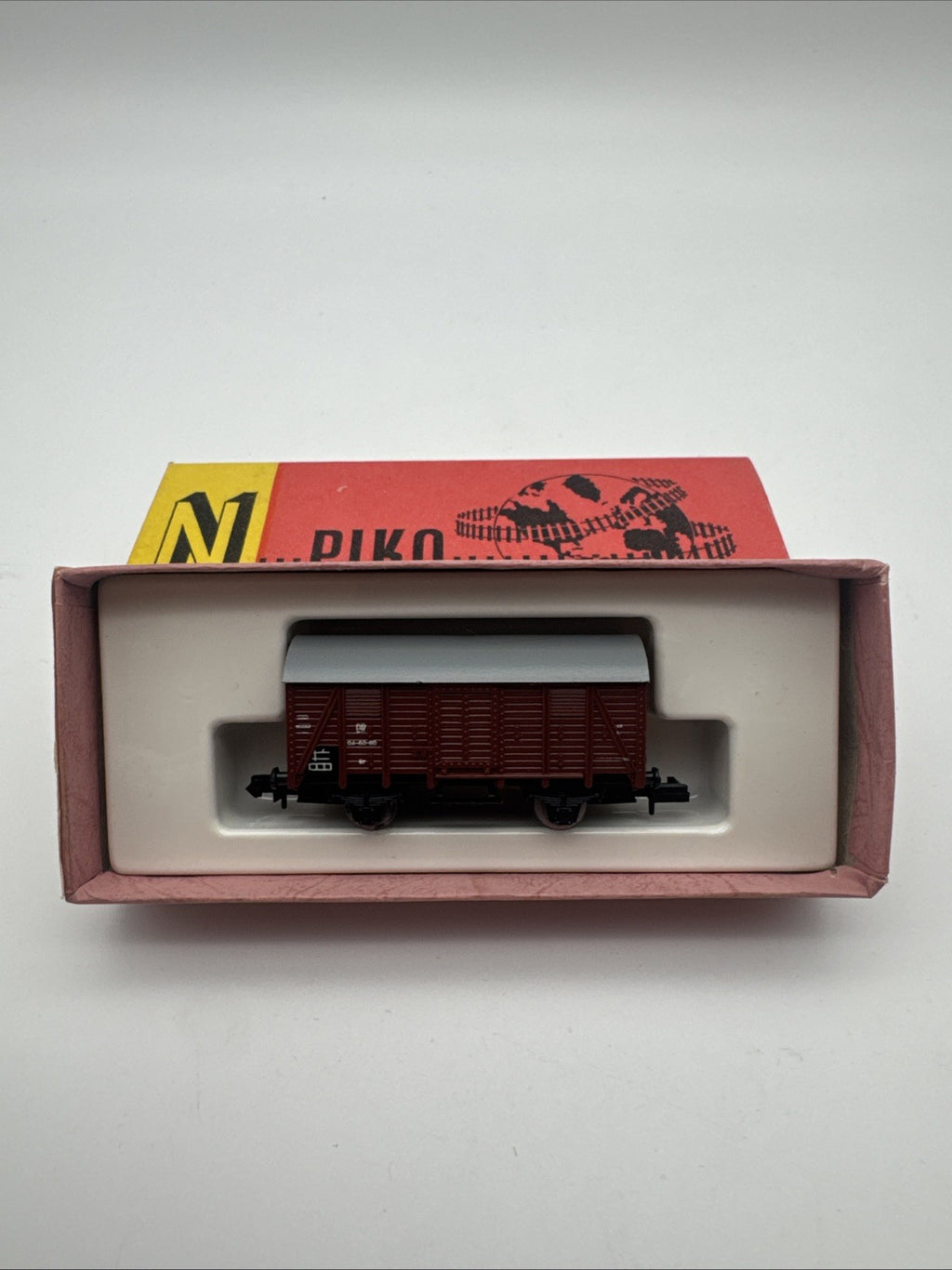 Piko gedeckter Güterwagen Braun Spur N DR Tonnendach 5/4126-010