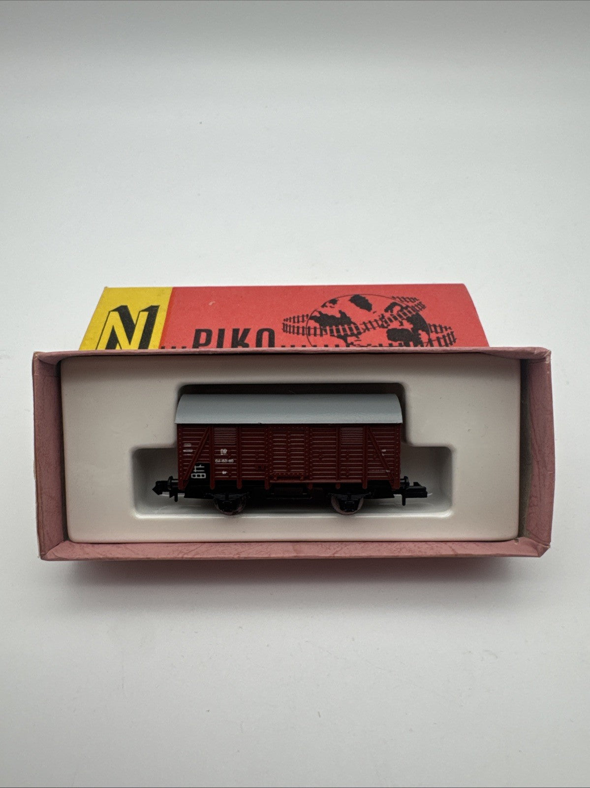 Piko gedeckter Güterwagen Braun Spur N DR Tonnendach 5/4126-010