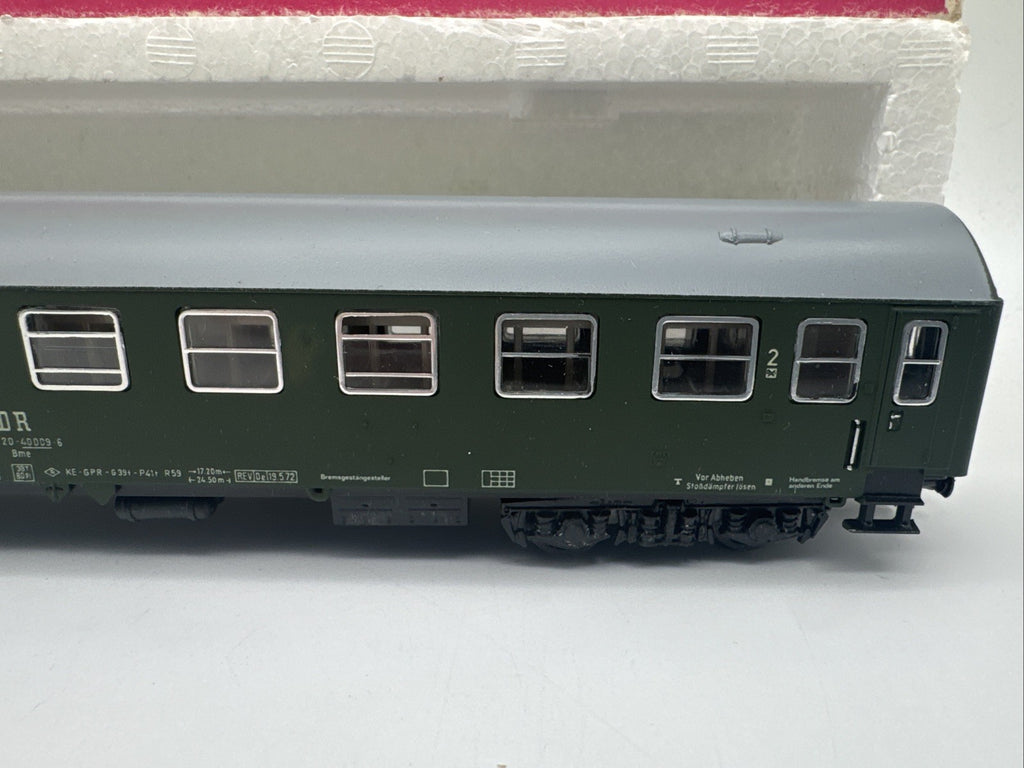 Schicht H0 426/50 Y - Reisezugwagen 2.Kl. der DR beleuchtet