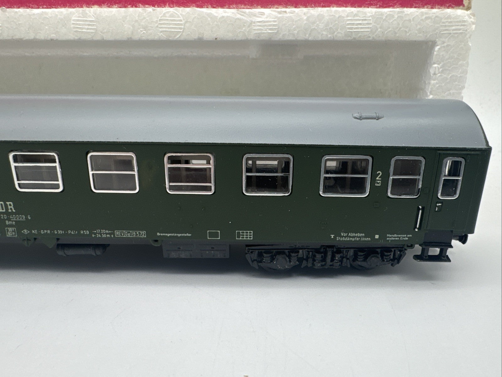 Schicht H0 426/50 Y - Reisezugwagen 2.Kl. der DR beleuchtet