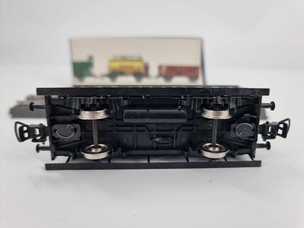Piko Personenwagen 530-303 grün zweiachsig 1:87 H0 -neuwertig In OVP-