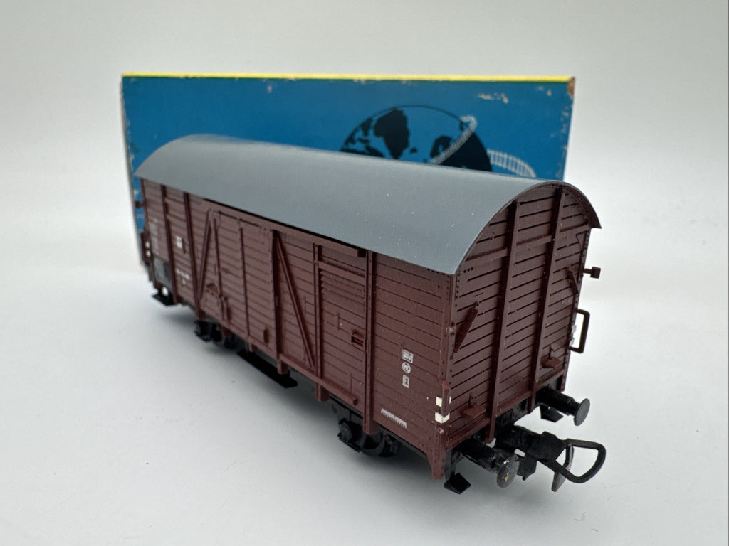 Piko H0 Gedeckter Güterwagen mi Bremserhaus 04-84-99 - DR - braun  - 1:87 H0 HO