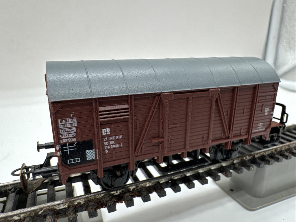 BTTB TT gedeckter Güterwagen mit Bremserhaus116 3025-2 DR #102