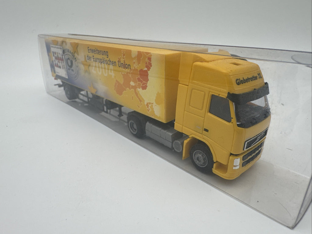 AWM 010499 Volvo Deutsche Post 2004 in 1:87